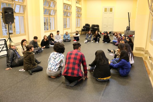 Curso de iniciação teatral para adolescentes. Foto: Bruno Galvincio/SP Escola de Teatro
