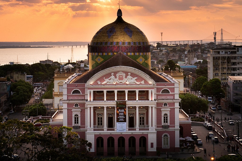 Imagem do prédio do Teatro Amazonas, em Manaus