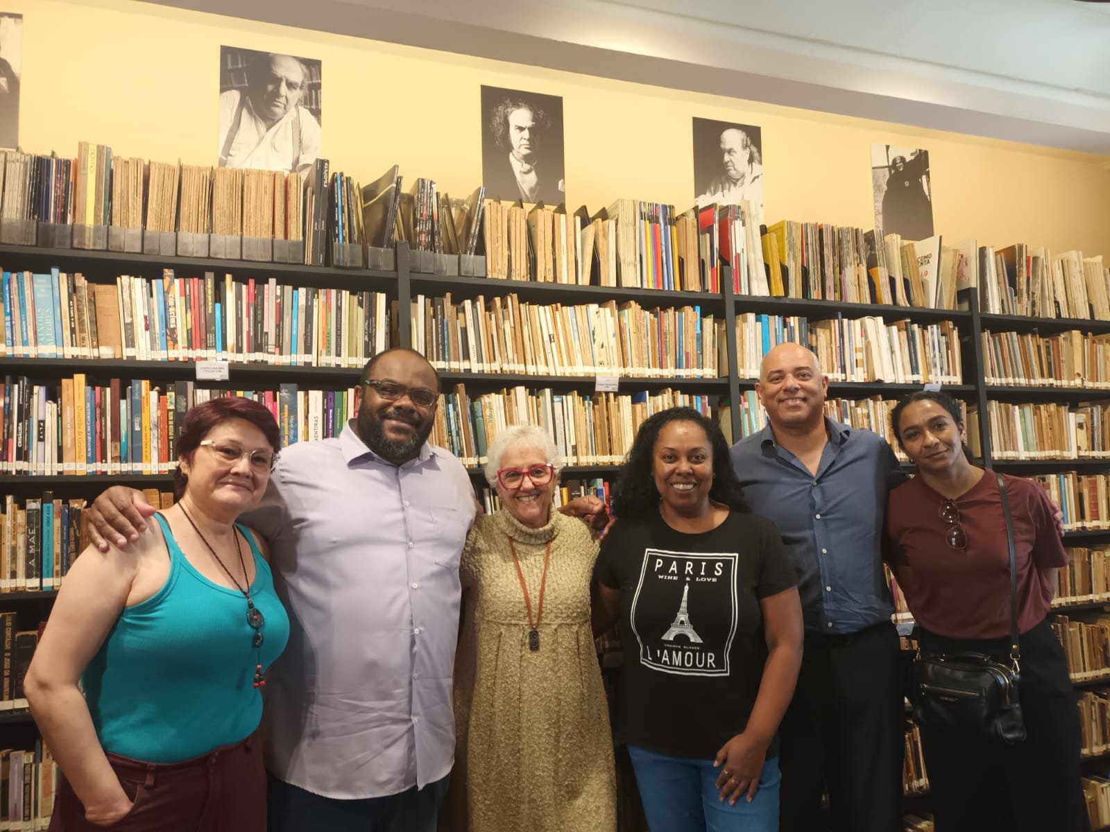 Fotografia colorida de Monica Madureiro com os professores da UNIFAI no Acervo Antônio Abujamra