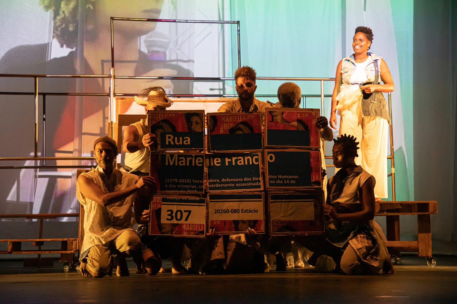 Cena do musical "Bertoleza": obra se inspira em O Cortiço, de Aluísio Azevedo, e tem temporada no Teatro Arthur Azevedo. 