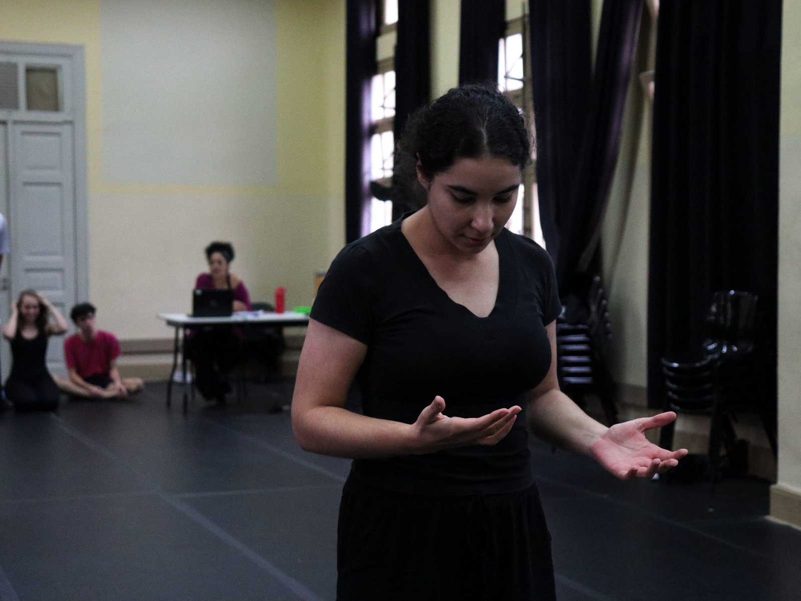 Foto colorida curso Consciência Corporal Através da Dança com Zuba Janaina.