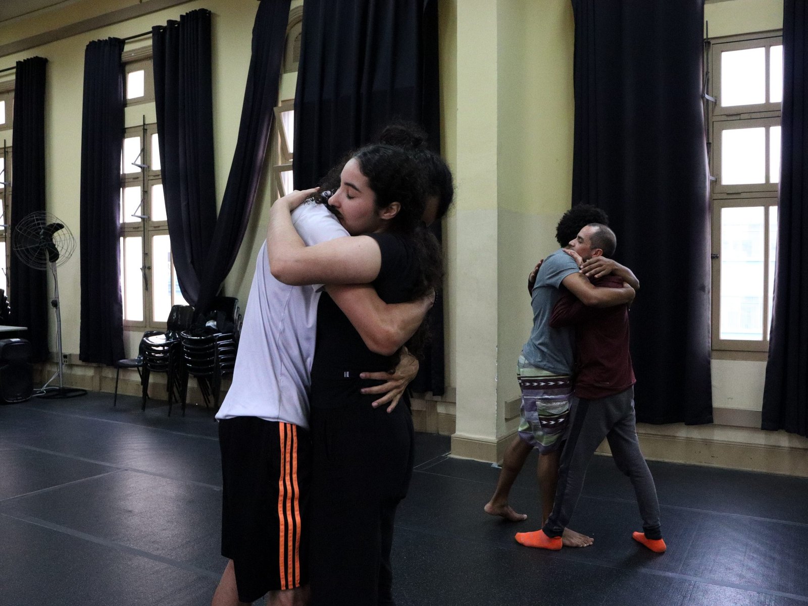 Foto colorida curso Consciência Corporal Através da Dança com Zuba Janaina.