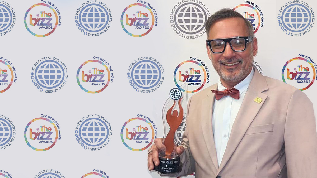 Ivam Cabral recebe o prêmio The Bizz em Lisboa, em agosto de 2023: reconhecimento da excelência em gestão da Adaap.