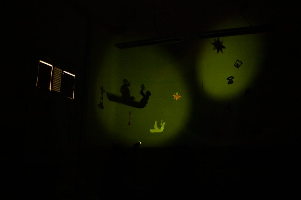 Fotografia Colorida Apresentação Teatro de Sombras da turma de Iluminação do docente Chico Turbiani