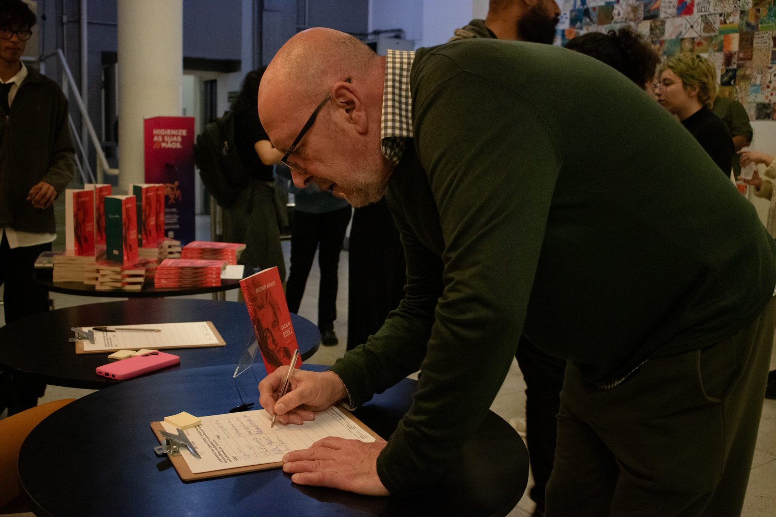 Fotografia Colorida Lançamento do livro traduzido "Cartas de Rodez" de Antonin Artaud pela editora Iluminuras na Unidade Roosvelt