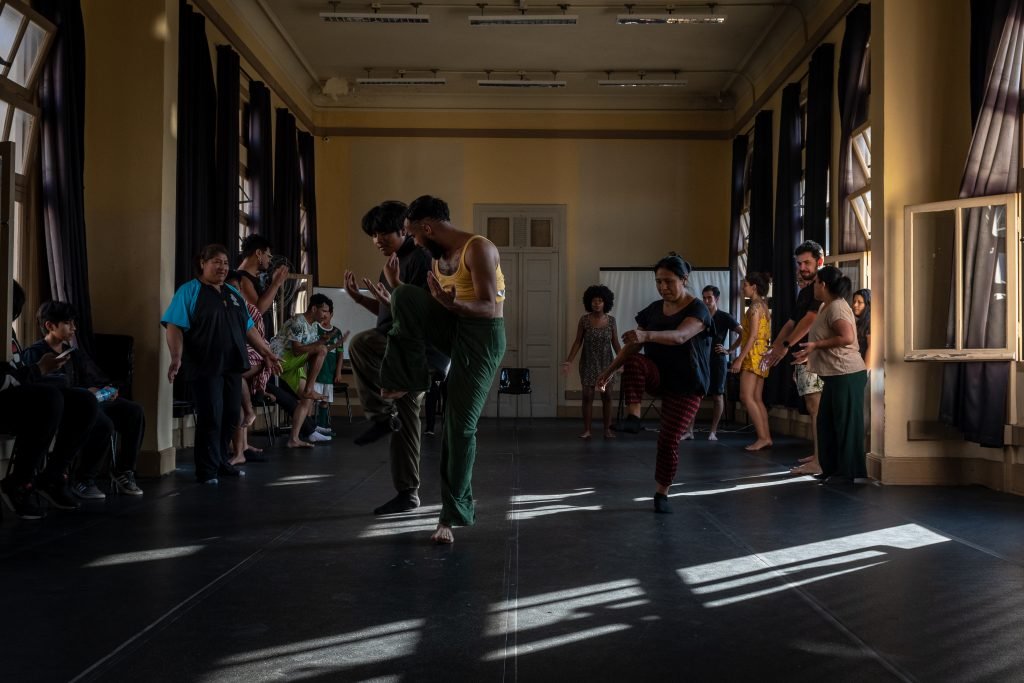 Fotografia Colorida Oficina com Imigrantes na Unidade Brás