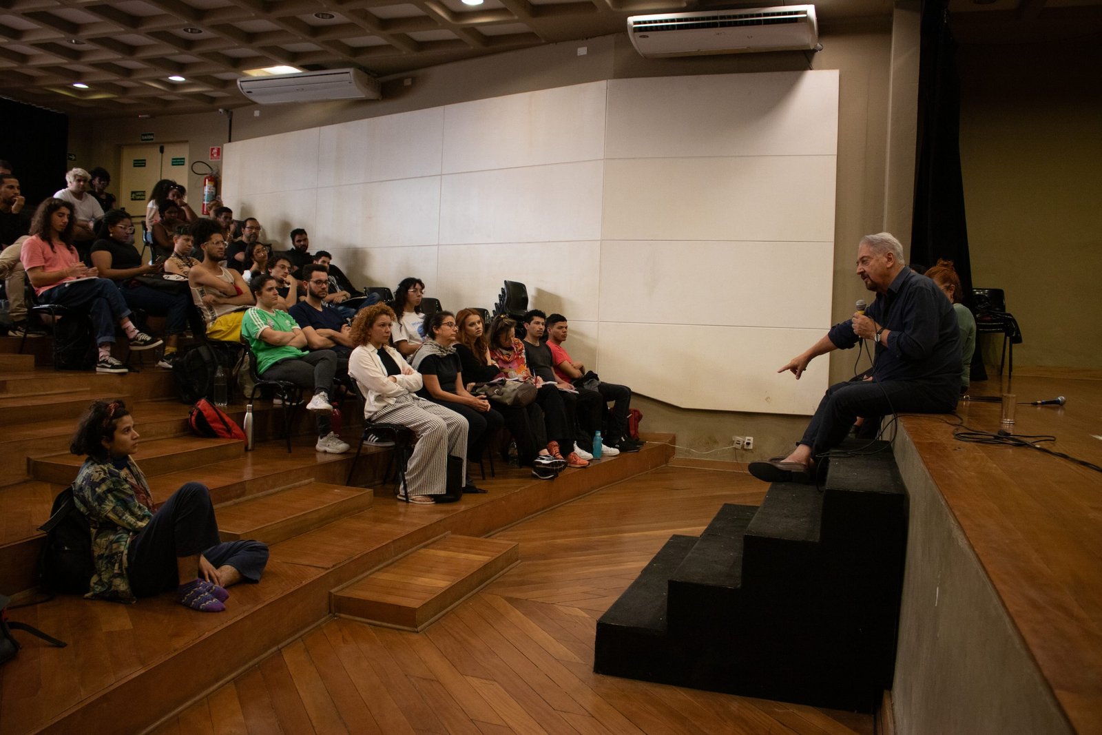 Fotografia Colorida da palestra com convidado Rui Frati ministrada na unidade do Brás