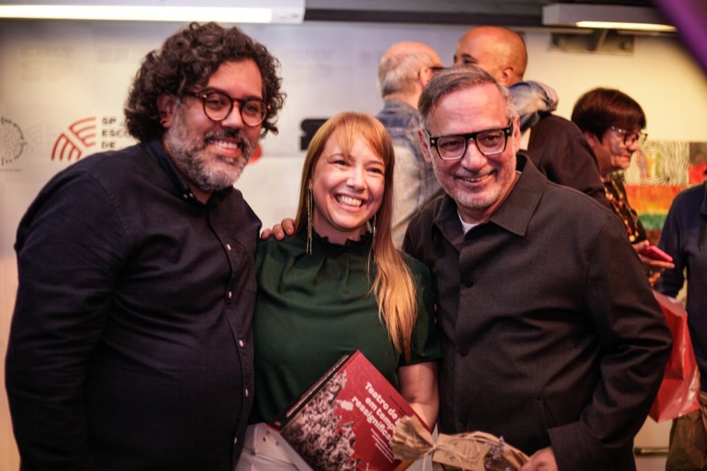 Pedro Leão, secretário da cultura e turismo de Ribeirão Preto; Marilia Marton, secretária da cultura, economia e indústria criativas do estado de São Paulo; e Ivam Cabral, diretor executivo da SP Escola de Teatro.