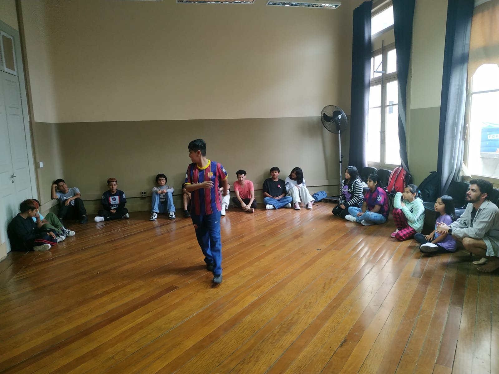 SP Escola de Teatro oferece oficina de iniciação teatral para jovens bolivianos