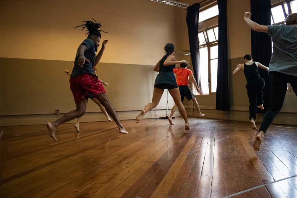 Fotografia colorida de Curso "Do circo a capoeira, um fazer brasileiro" com Rafael Oliveira