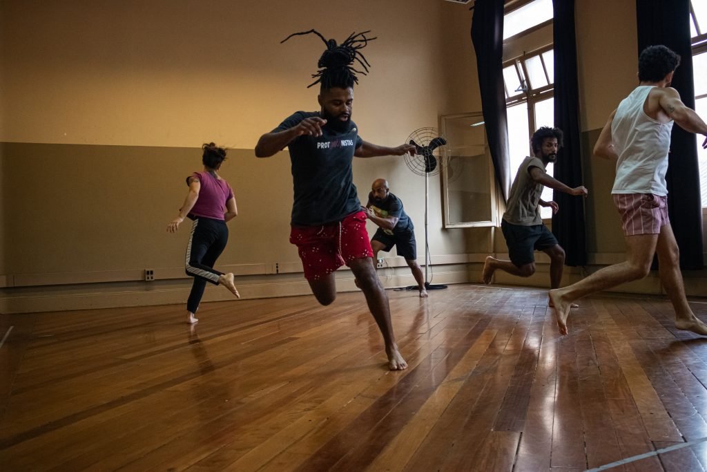 Fotografia colorida de Curso "Do circo a capoeira, um fazer brasileiro" com Rafael Oliveira