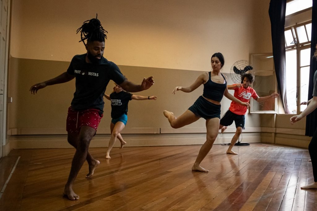 Fotografia colorida de Curso "Do circo a capoeira, um fazer brasileiro" com Rafael Oliveira