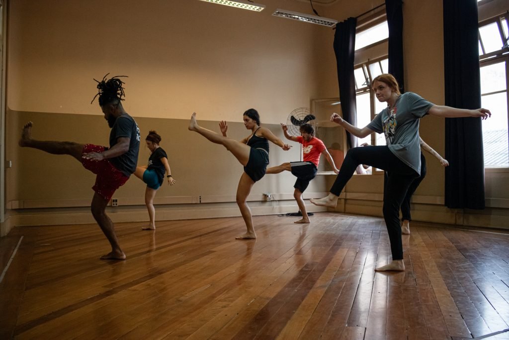 Fotografia colorida de Curso "Do circo a capoeira, um fazer brasileiro" com Rafael Oliveira