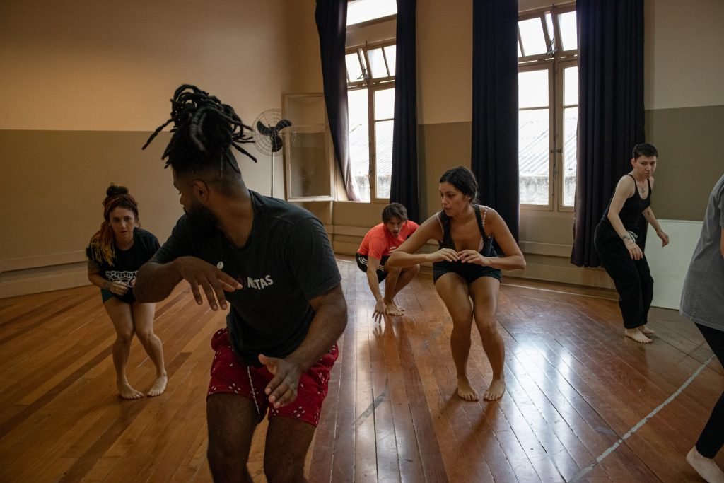 Fotografia colorida de Curso "Do circo a capoeira, um fazer brasileiro" com Rafael Oliveira