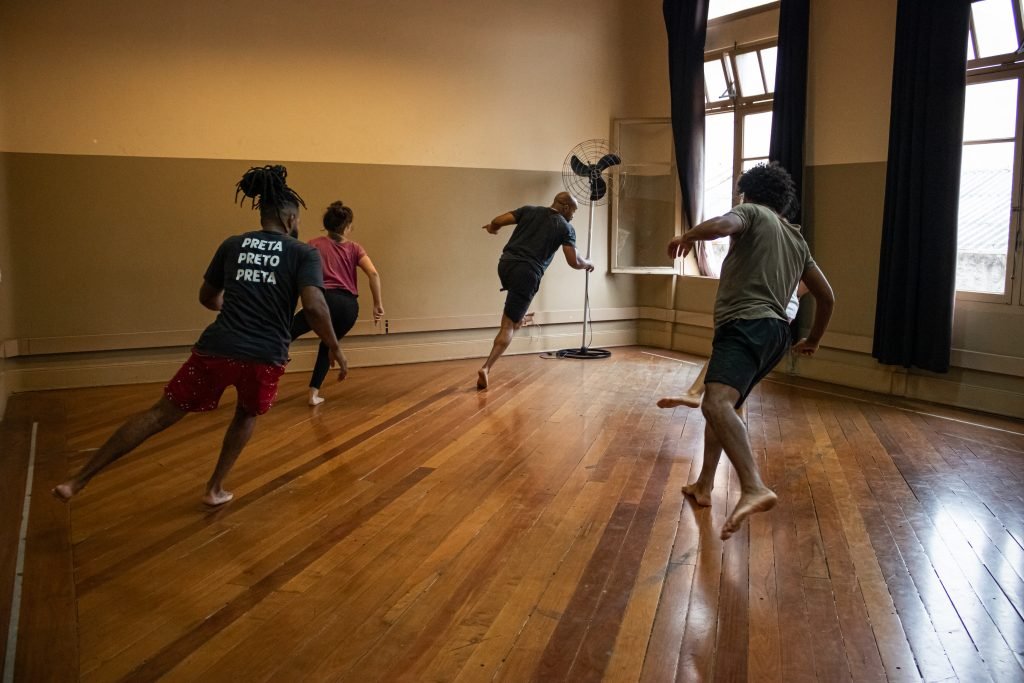 Fotografia colorida de Curso "Do circo a capoeira, um fazer brasileiro" com Rafael Oliveira