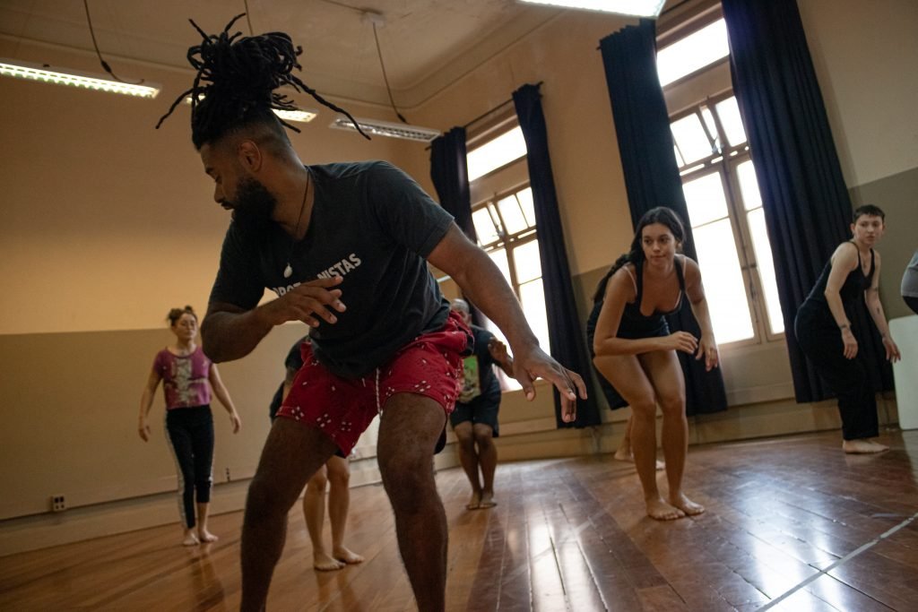 Fotografia colorida de Curso "Do circo a capoeira, um fazer brasileiro" com Rafael Oliveira