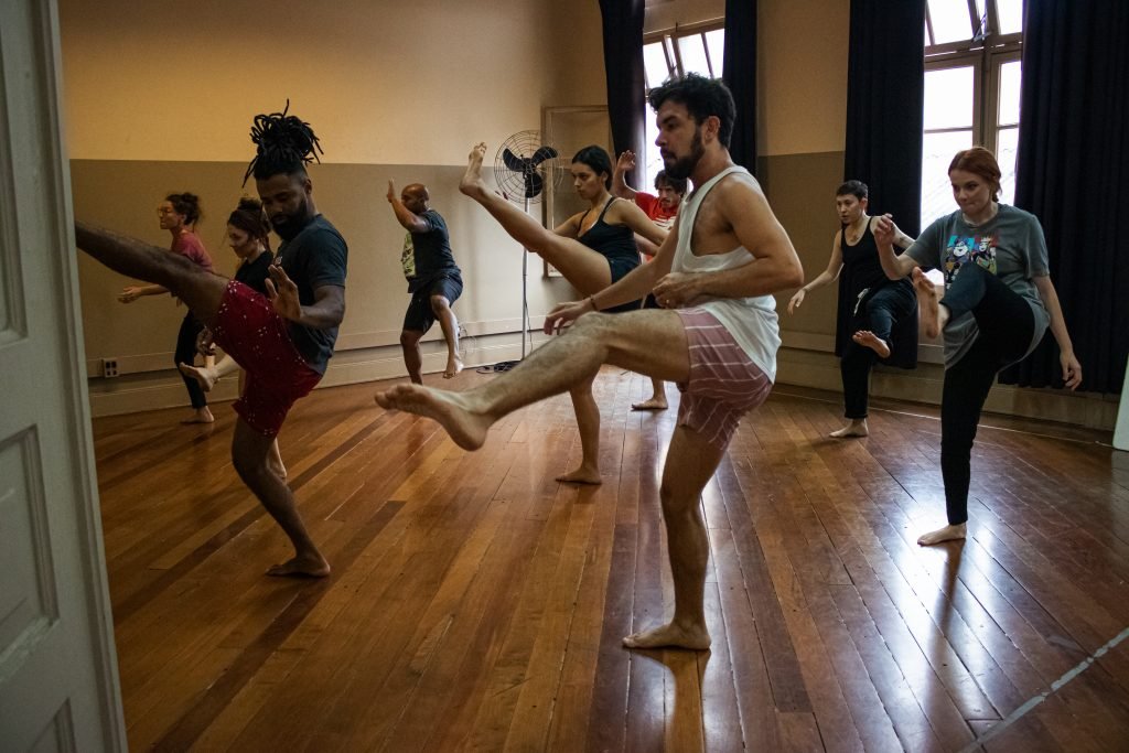 Fotografia colorida de Curso "Do circo a capoeira, um fazer brasileiro" com Rafael Oliveira