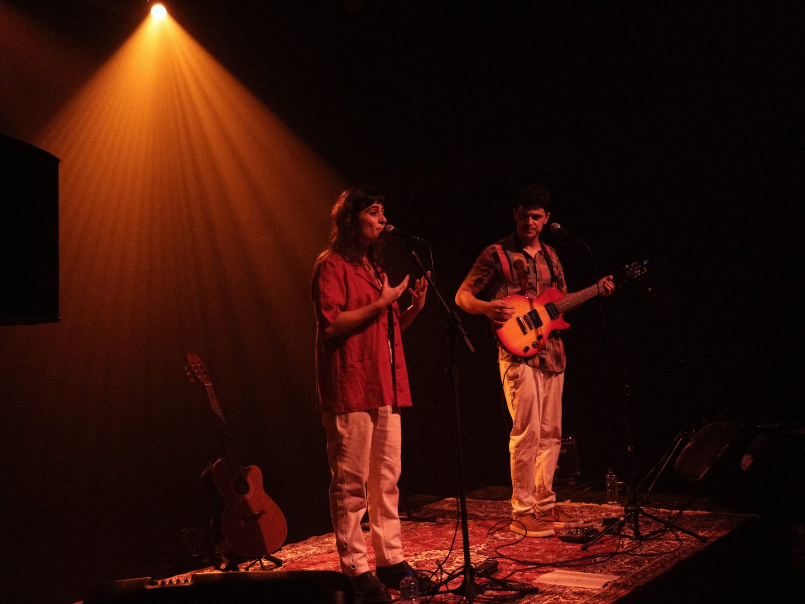 Fotografia Colorida de SP Música: Show "Enquanto os homens dormem" de Clara Castro e Nathan Itaborahy na Roosvelt