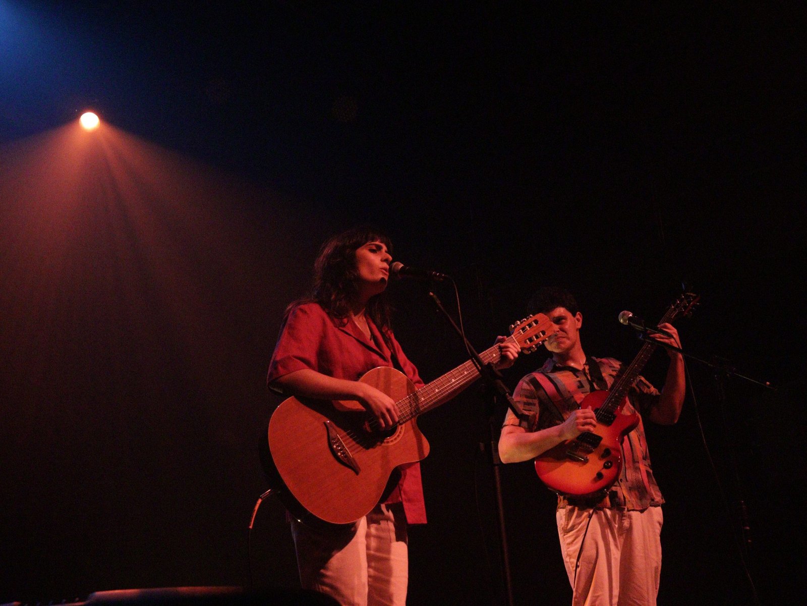 Fotografia Colorida de SP Música: Show "Enquanto os homens dormem" de Clara Castro e Nathan Itaborahy na Roosvelt