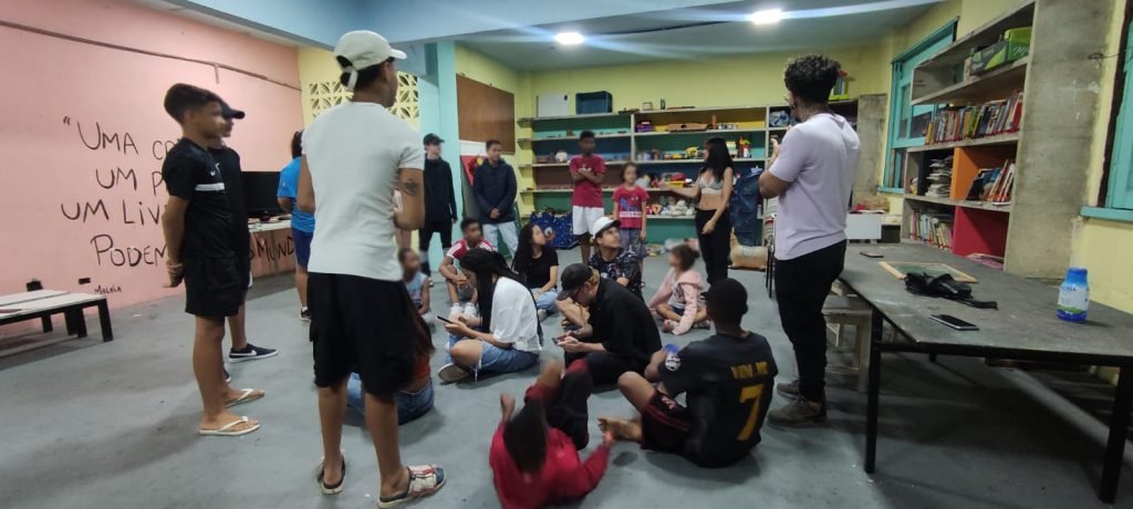 A SP Escola de Teatro oferece aulas de iniciação teatral para moradores da Ocupação Nove de Julho. Foto: João Martins.