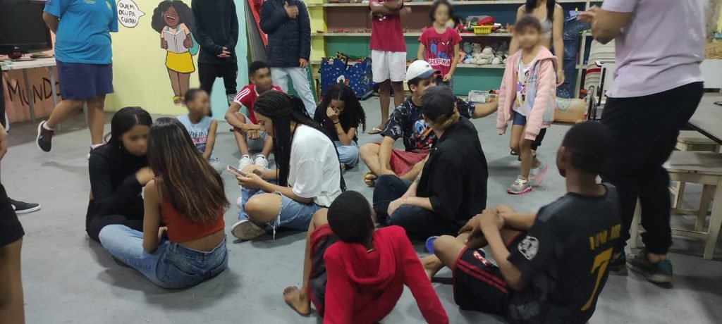 A SP Escola de Teatro oferece aulas de iniciação teatral para moradores da Ocupação Nove de Julho. Foto: João Martins.