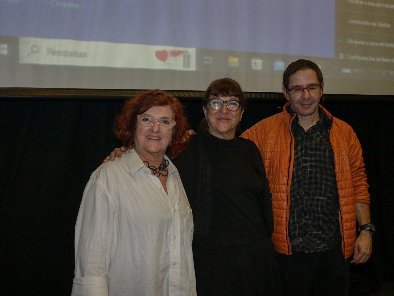 Fotografia colorida de palestra "Biodrama: A Dramaturgia do Destino" com Vivi Tellas na Roosvelt