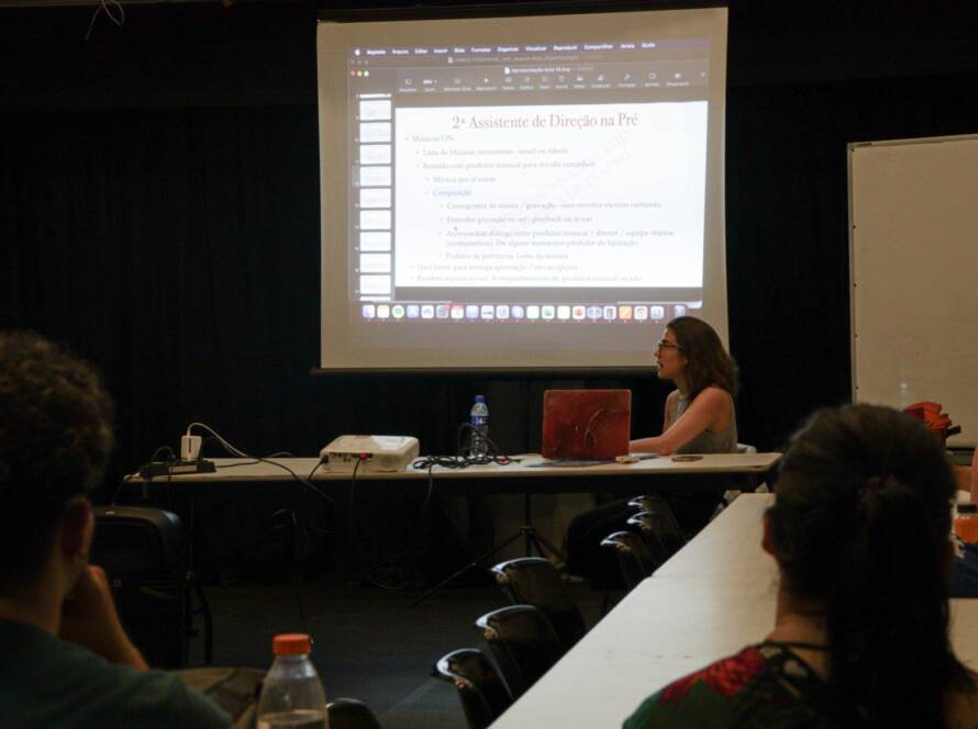 Fotografia colorida de ELA: Curso de assistência de direção com Ananda Koja na Roosevelt