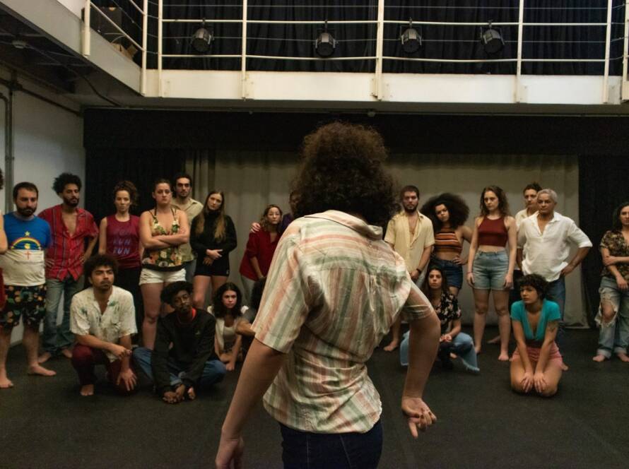 Fotografia colorida de dia de gravação do ELA: Curso de atuação para audiovisual com Christian Landi na Roosevelt