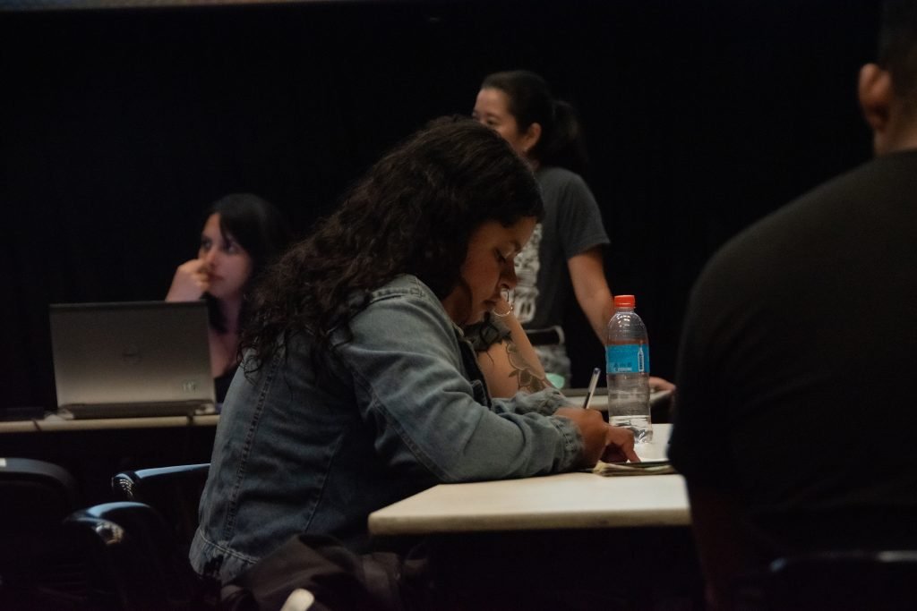 Fotografia colorida de curso "O Beabá da Produção" com Marco Prado na Roosevelt