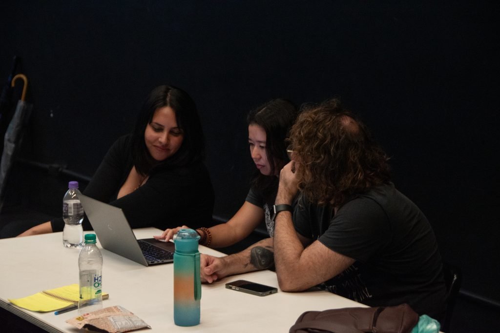 Fotografia colorida de curso "O Beabá da Produção" com Marco Prado na Roosevelt