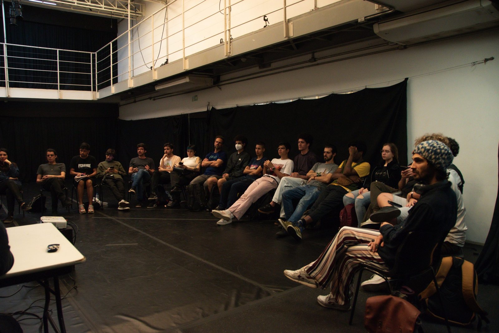 Fotografia colorida de ELA: Curso de trilha sonora para cinema com Marcello Amalfi na Roosevelt