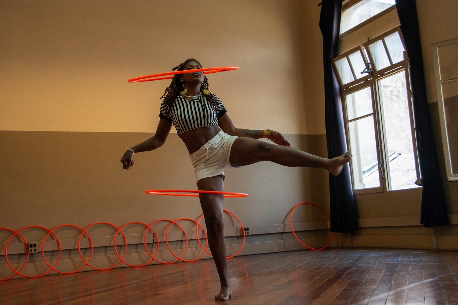 Fotografia colorida de curso de Manipulação e Criação de Bambolê Circense com Pipa Luke no Brás