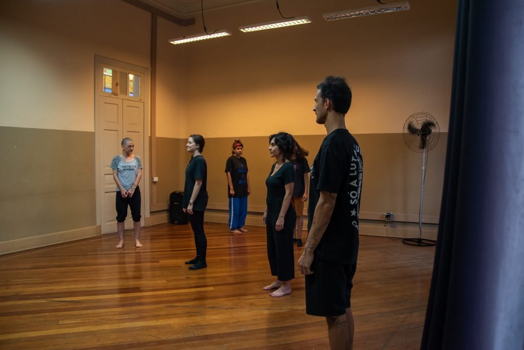 Fotografia colorida de curso Estudos de Materialidades Circenses com Furcifer Scher no Brás