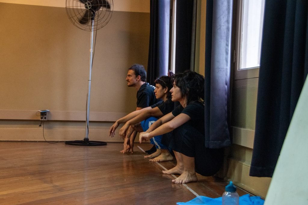 Fotografia colorida de curso Estudos de Materialidades Circenses com Furcifer Scher no Brás