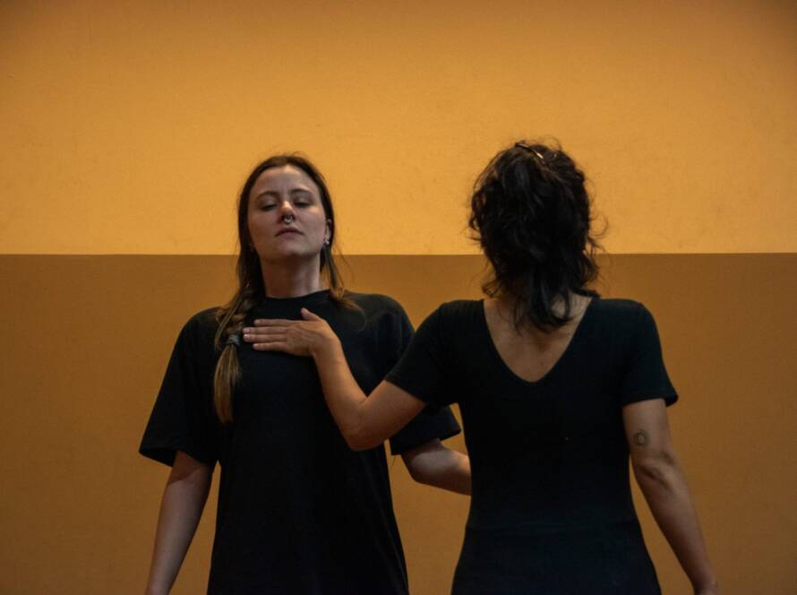 Fotografia colorida de curso Estudos de Materialidades Circenses com Furcifer Scher no Brás