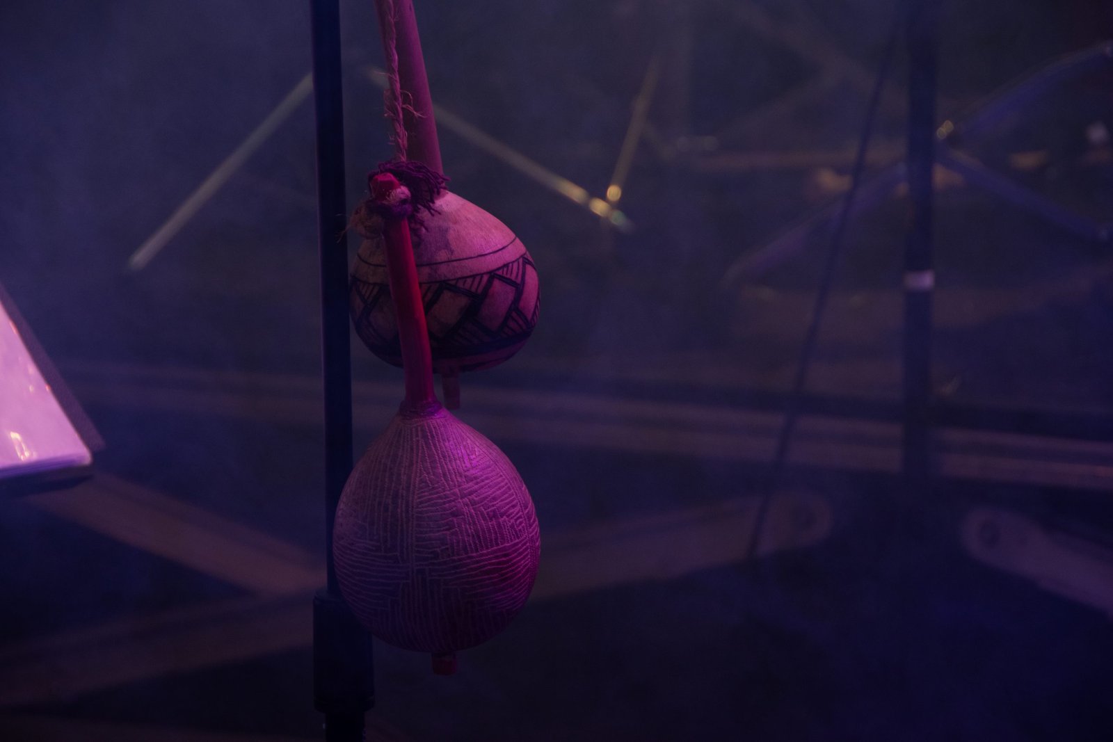 Fotografia colorida de SP Música: Show "Cantos D’alma Negra Entre Sonhos Samba e Lutas" de Tâmara David e Falange Cabocla na Roosvelt