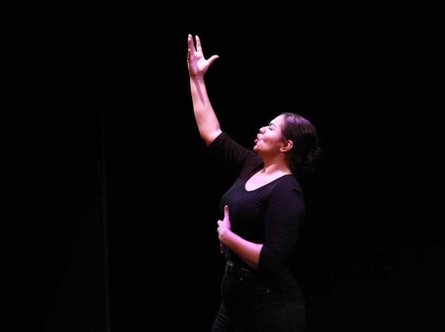 A atriz brasileira Juliana Silva de Sales: temporada em Nova York.