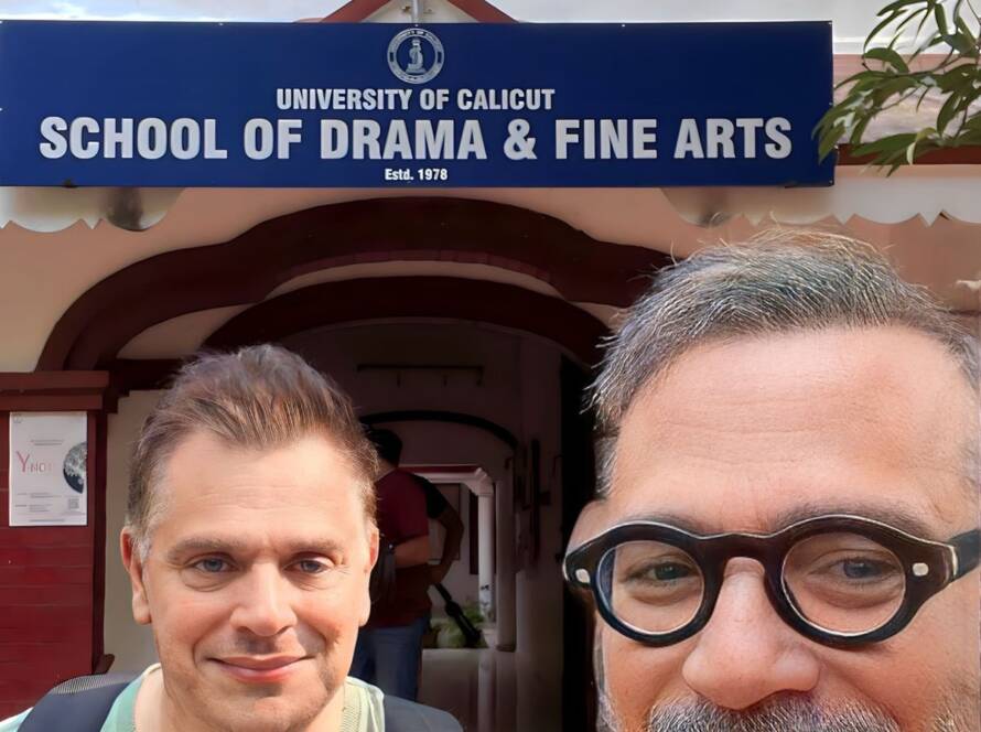 Rodolfo García Vázquez e Ivam Cabral na Índia: convite à SP Escola de Teatro para participar do International Festival of Theatre Schools.