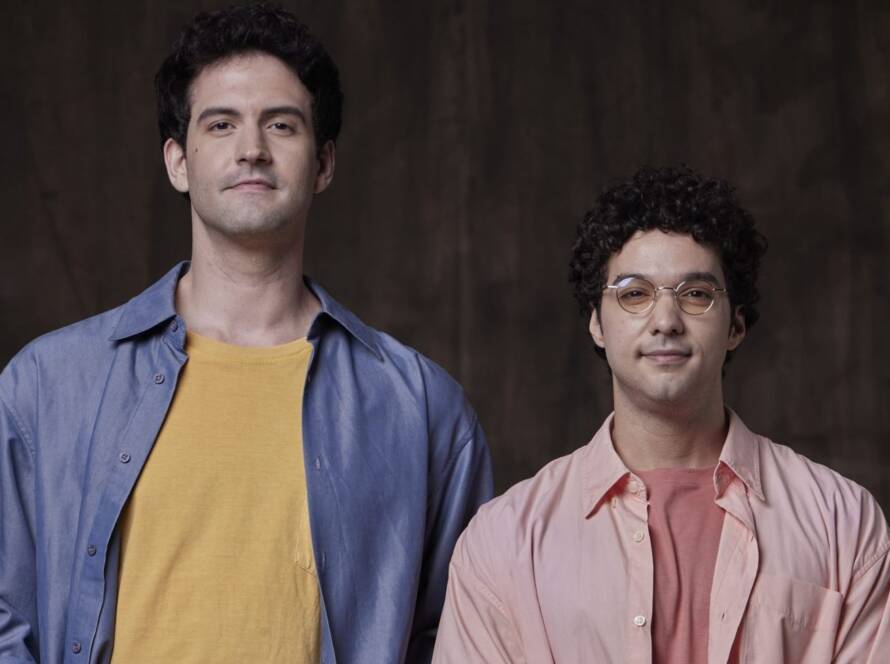 Com dramaturgia e direção de Zé Henrique de Paula e música de Fernanda Maia, espetáculo conta a história do jornalista que lutou pela causa LGBTQIAPN+ em plena ditadura militar brasileira. Foto: Ale Catan.