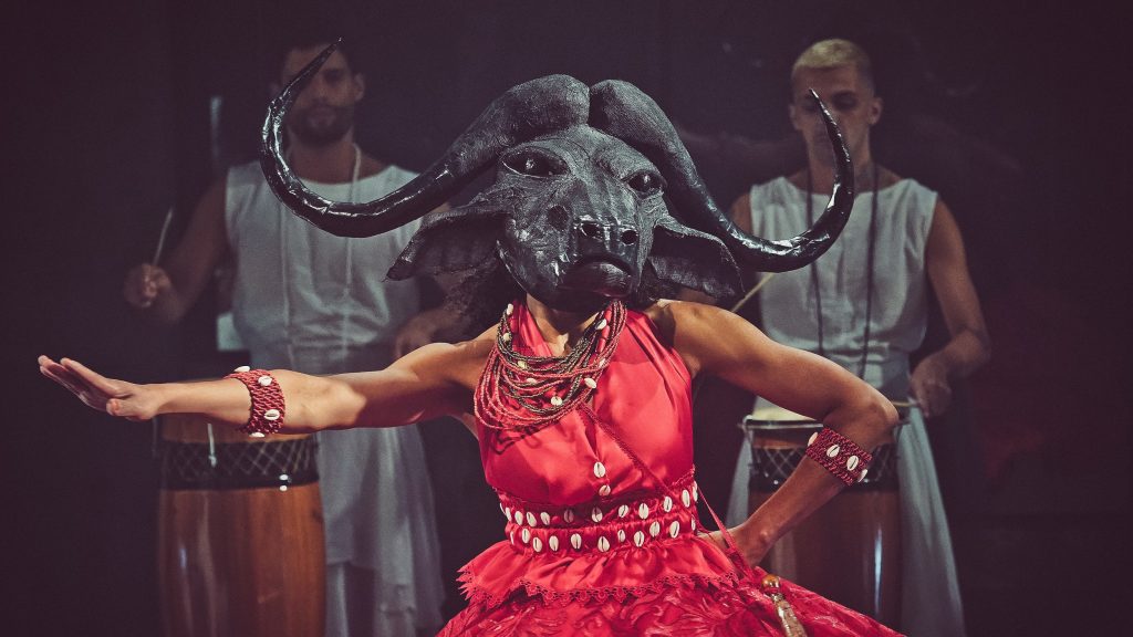 O premiado espetáculo CÁRCERE ou Porque as Mulheres Viram Búfalos, montagem da Companhia de Teatro Heliópolis, volta ao cartaz em curta temporada com ingressos gratuitos.