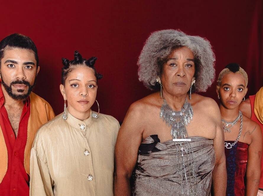 O Fim É Uma Outra Coisa, com os atores Michel Yuri, Natália Lima, Zora Santos, Rubi Assumpção e Renato Ihu. Foto: Jerê Nunes.