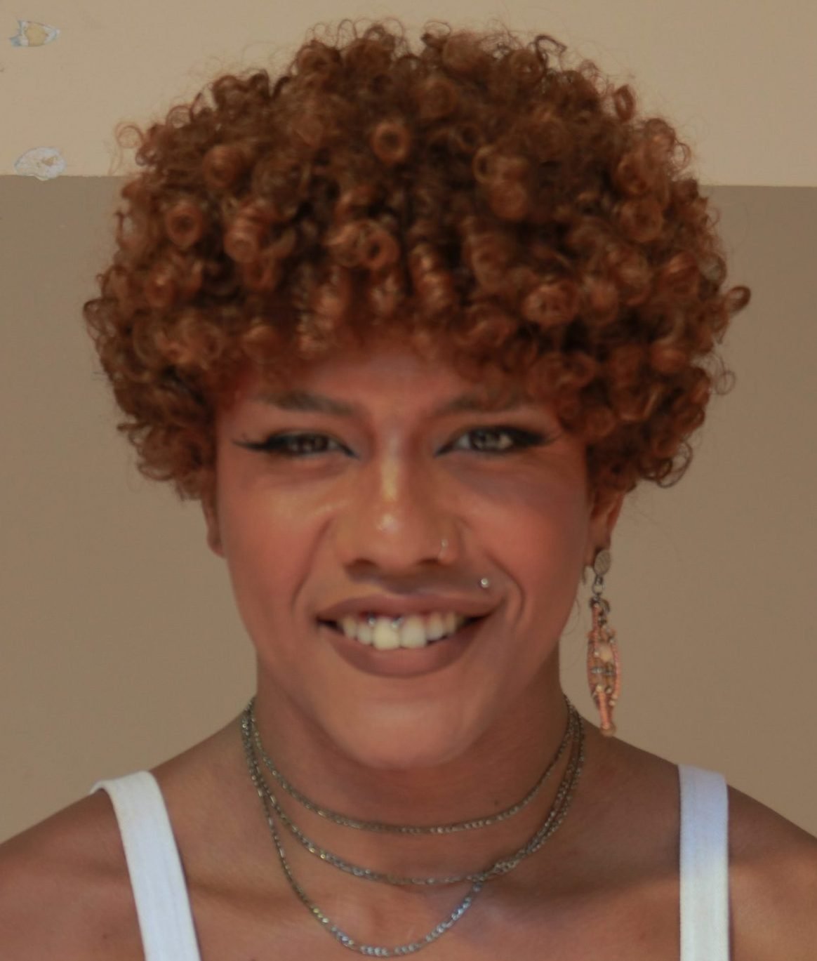 Fotografia colorida de Wellen Maria de Santana Silva, recepcionista