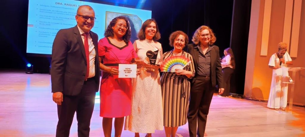 Rachel Rocha recebe o Prêmio Destaques OAB Santo Amaro em janeiro de 2024. | Foto: Divulgação