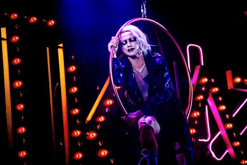 "Cabaret": versão brasileira do clássico da Broadway fica em cartaz até maio.