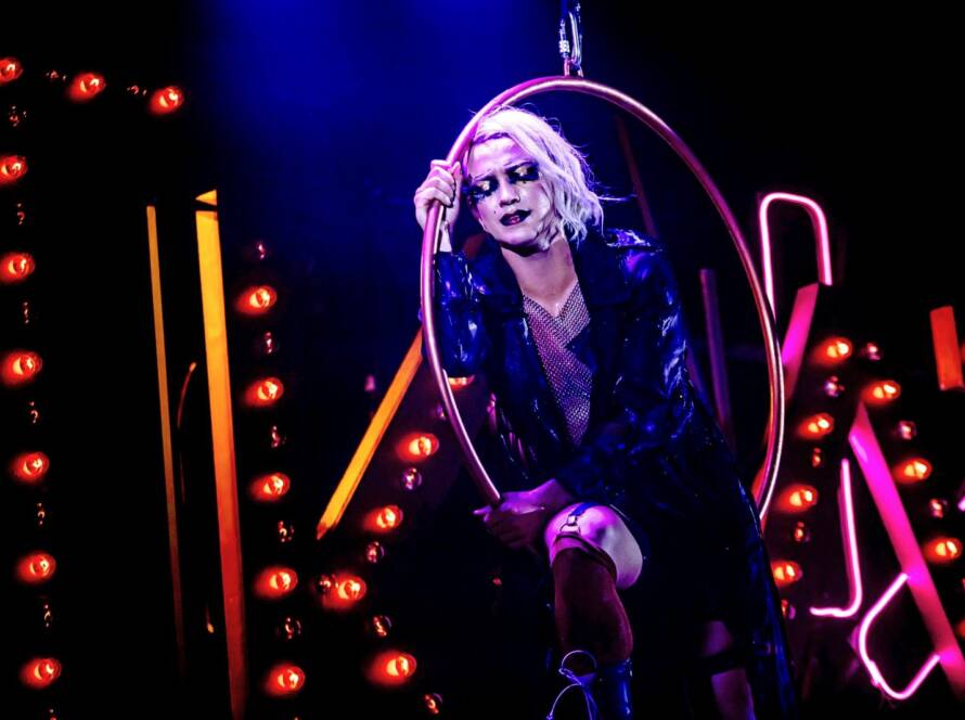 "Cabaret": versão brasileira do clássico da Broadway fica em cartaz até maio.