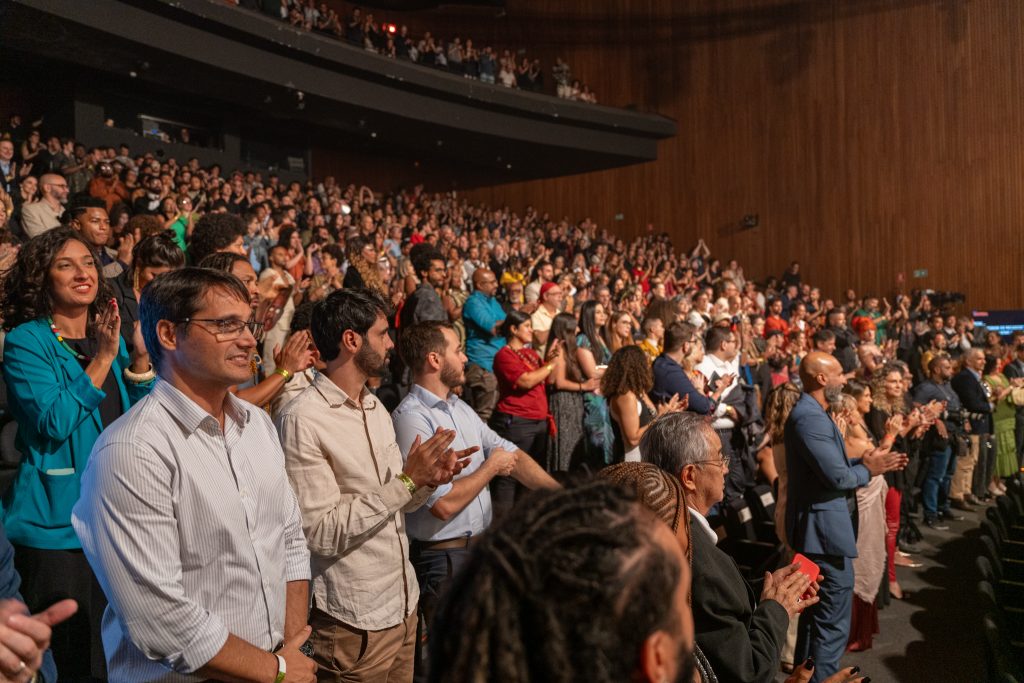 Público no Teatro Sérgio Cardoso, na noite do Prêmio Shell 2024. (12/03/2024) | Foto por @AndreStefano