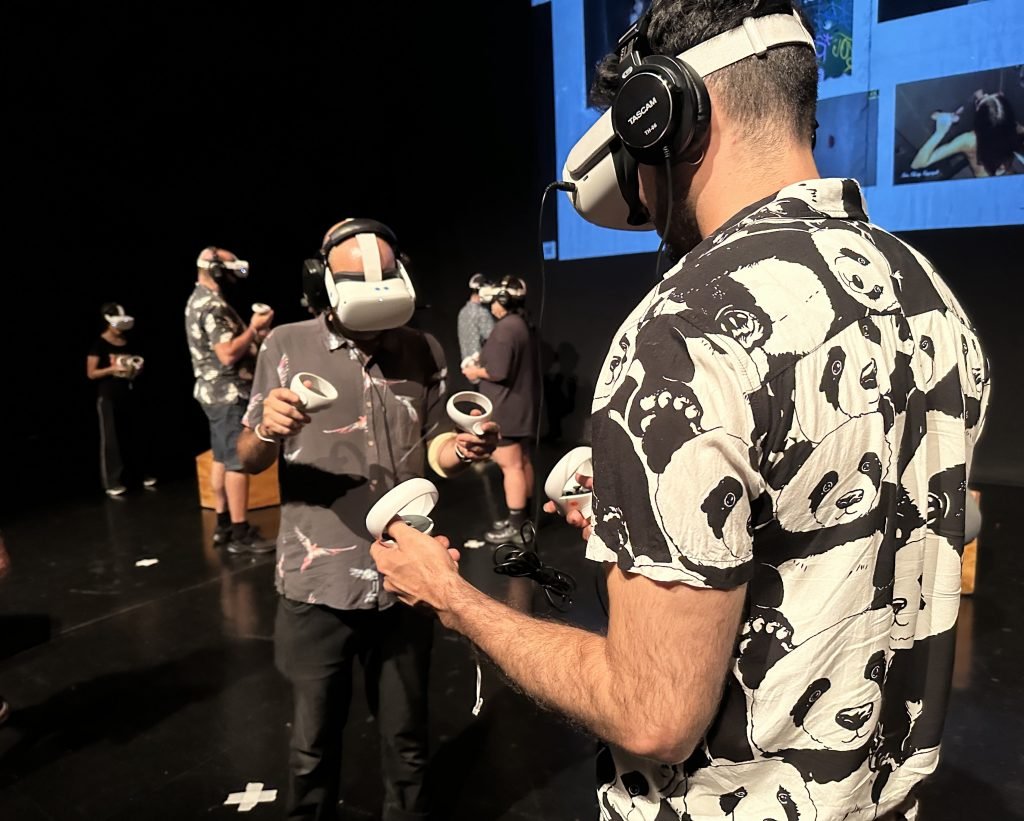 Deeper conta com instalações imersivas que misturam realidade virtual e teatro. - Crédito: Vic Von Poser