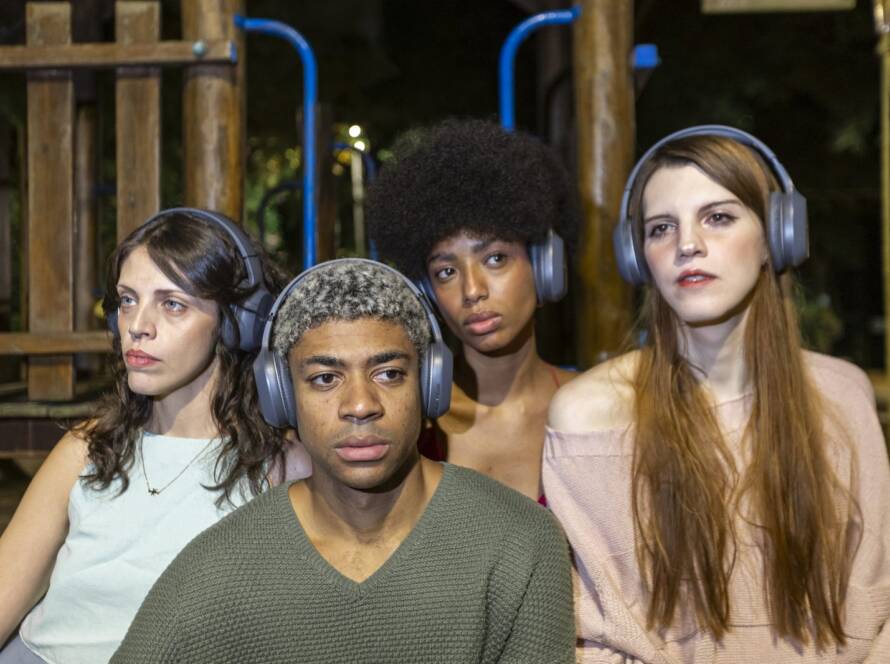 o “Ausculta Coletiva”, coletivo formado por egressos da SP Escola de Teatro, estreia sua primeira peça: Sobre Ausências Paternas. Foto: Igor Miranda