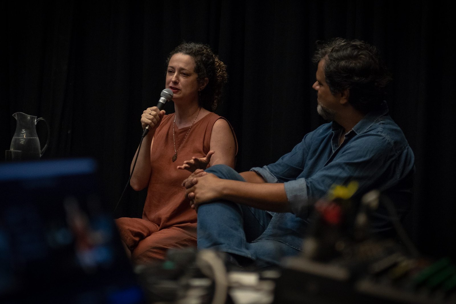 Mesa “Marcas da História Pessoal nas Produções do Artista”, na SP Escola de Teatro. (6/4/2024). | Foto: Rodrigo Reis
