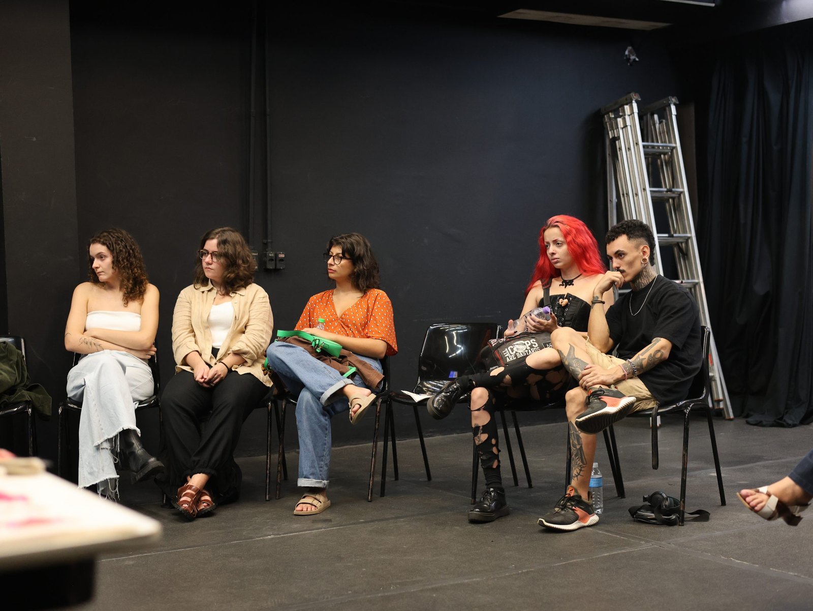 Roda de conversa sobre as oficinas realizadas na Fundação Casa Chiquinha Gonzaga, na SP Escola de Teatro, no dia 12 de abril. (Foto: Ethieny Karen)